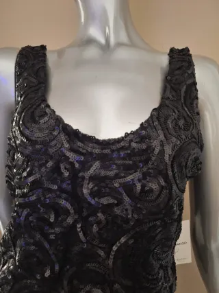 Elegante tubino nero con paillettes