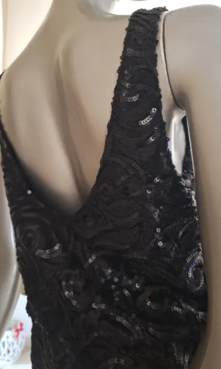 Elegante tubino nero con paillettes