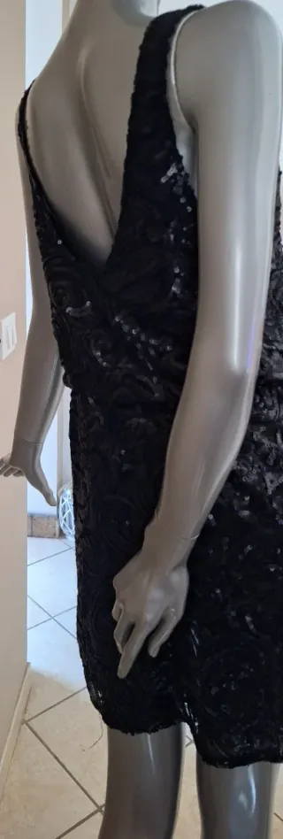 Elegante tubino nero con paillettes