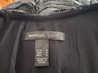 Elegante tubino nero con paillettes