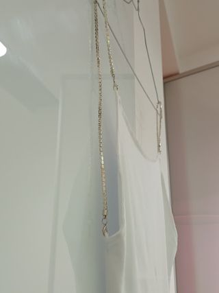 Abito bianco con spalline catena strass