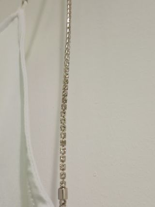 Abito bianco con spalline catena strass