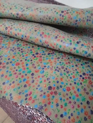 Piel vacuno estampada floral