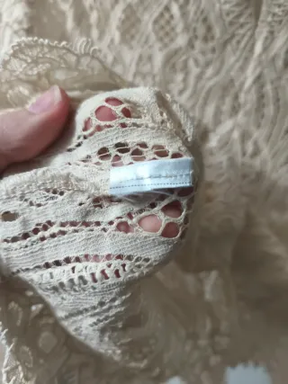 Blusa encaje manga larga volantes beige