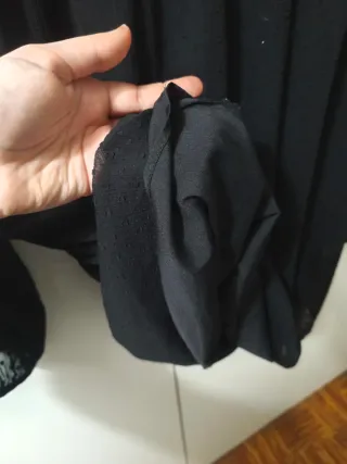 Blusa negra manga larga encaje oversize