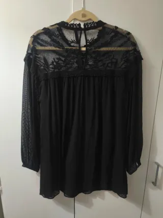 Blusa negra manga larga encaje oversize