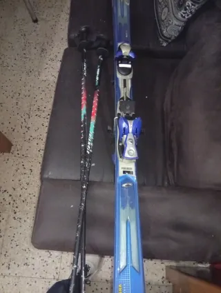 Sci, scarponi e bastoncini da sci