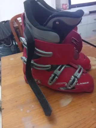 Sci, scarponi e bastoncini da sci