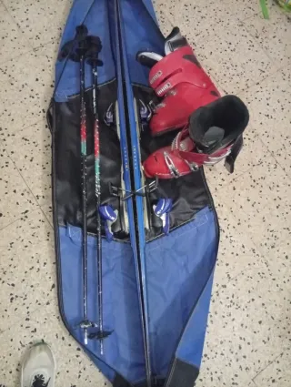 Sci, scarponi e bastoncini da sci