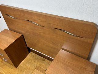 Cabecero y mesillas de madera