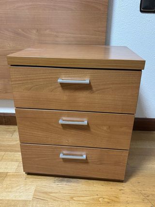Cabecero y mesillas de madera