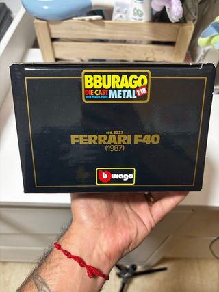 Maqueta Ferrari F40 Burago 1/18 (1987)