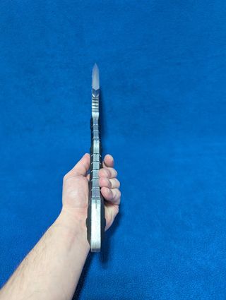 Réplica Hacha Leon S. Kennedy RE