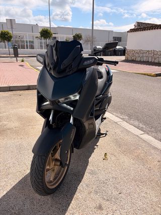 Yamaha X-MAX 300 tech max
