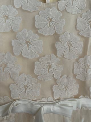 Vestido niña comunión blanco roto flores