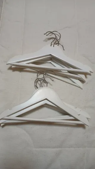 10 Perchas de Madera Blancas