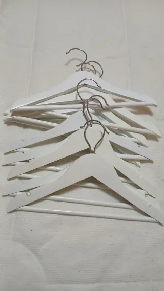 10 Perchas de Madera Blancas