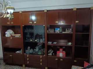 Mueble de comedor madera oscura, negociable.
