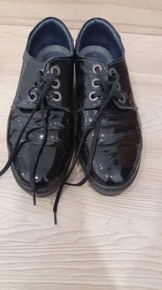 Zapatos negros charol cordones