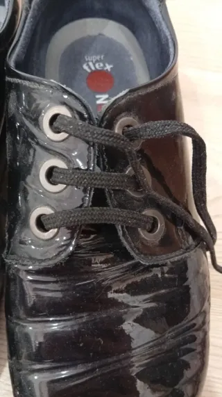 Zapatos negros charol cordones