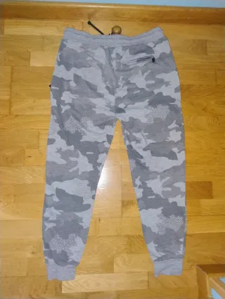 Conjunto chándal camuflaje gris