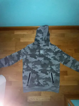 Conjunto chándal camuflaje gris