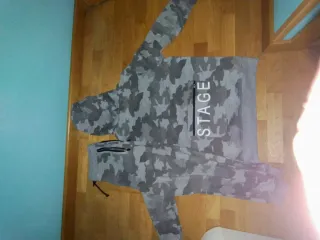 Conjunto chándal camuflaje gris