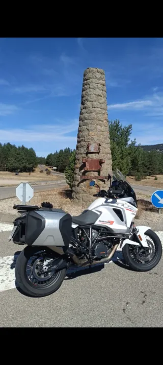 KTM 1290 Super Adventure T Blanca