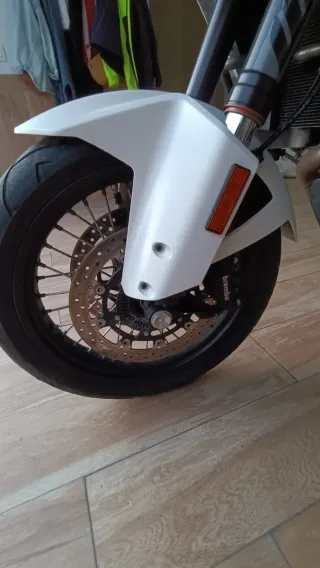 KTM 1290 Super Adventure T Blanca