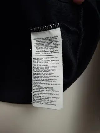 Sudadera Nike Negra con Cremallera y Capucha.