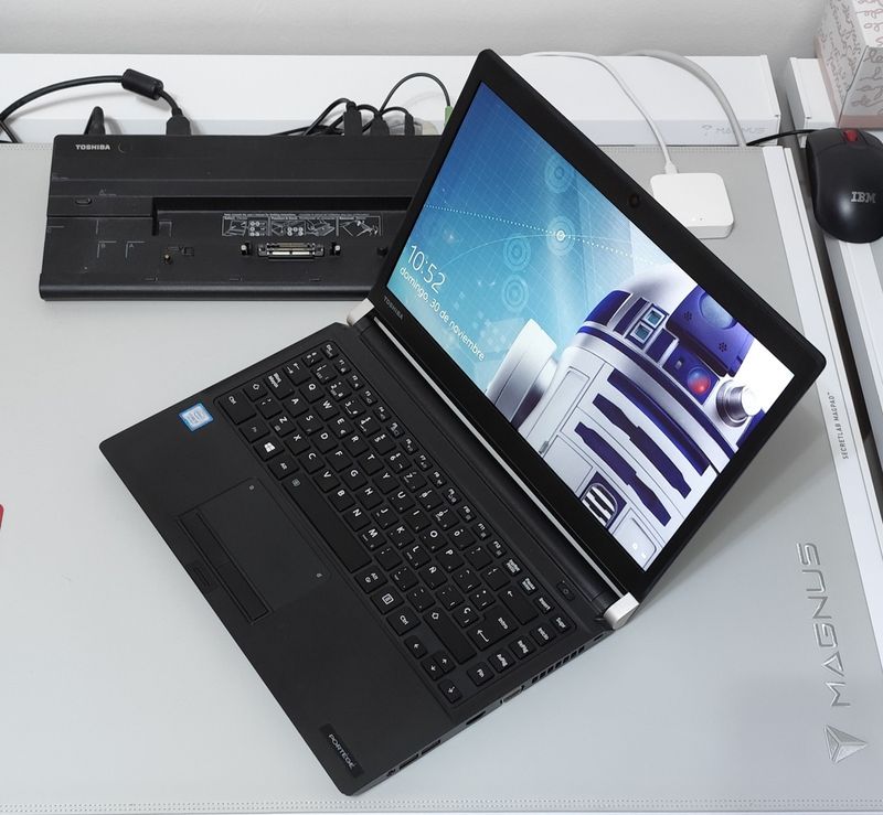 TOSHIBA / DOCK y Regalo Como nuevo. Toshiba/Dynabo