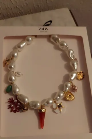 Collar Zara Perlas y Charms