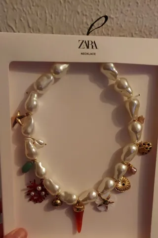 Collar Zara Perlas y Charms