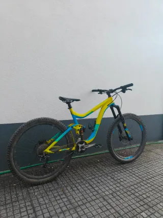 Bicicleta Enduro Giant Reign