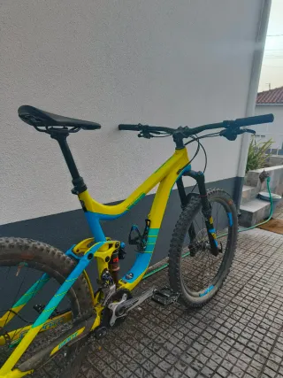 Bicicleta Enduro Giant Reign