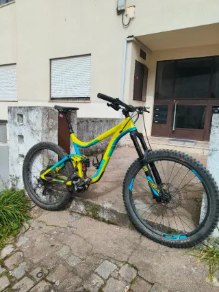 Bicicleta Enduro Giant Reign