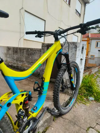 Bicicleta Enduro Giant Reign