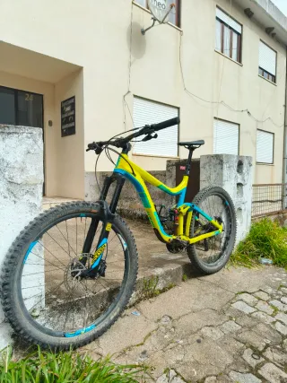 Bicicleta Enduro Giant Reign