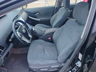 Toyota Prius 2011 + CarPlay