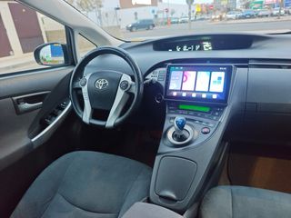 Toyota Prius 2011 + CarPlay