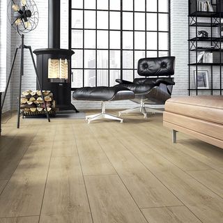 Instalación de Suelo Laminado, Rodapié y Puertas