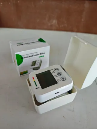 Tensiómetro de muñeca electrónico