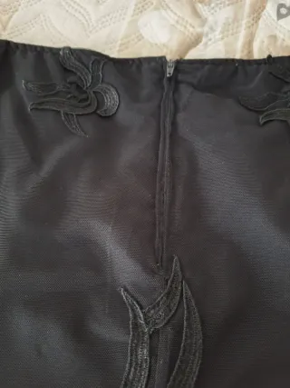 Gonna nera con pizzo