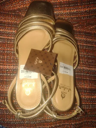 Sandalias doradas El Caballo mujer