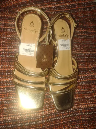 Sandalias doradas El Caballo mujer