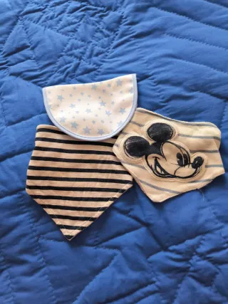 Lote de 8 gorros de bebé.