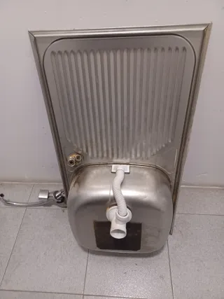 Fregadero de cocina con escurridor