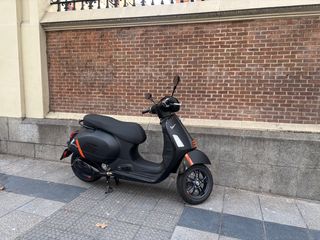 Vespa GTS 300 Super Sport Negra