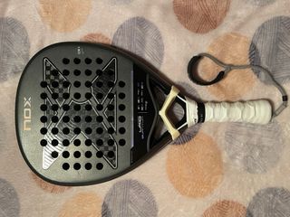 Pala de pádel Nox de Leo Augsburger QUANTUM 12K+