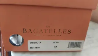 Sandalias de piel caladas doradas